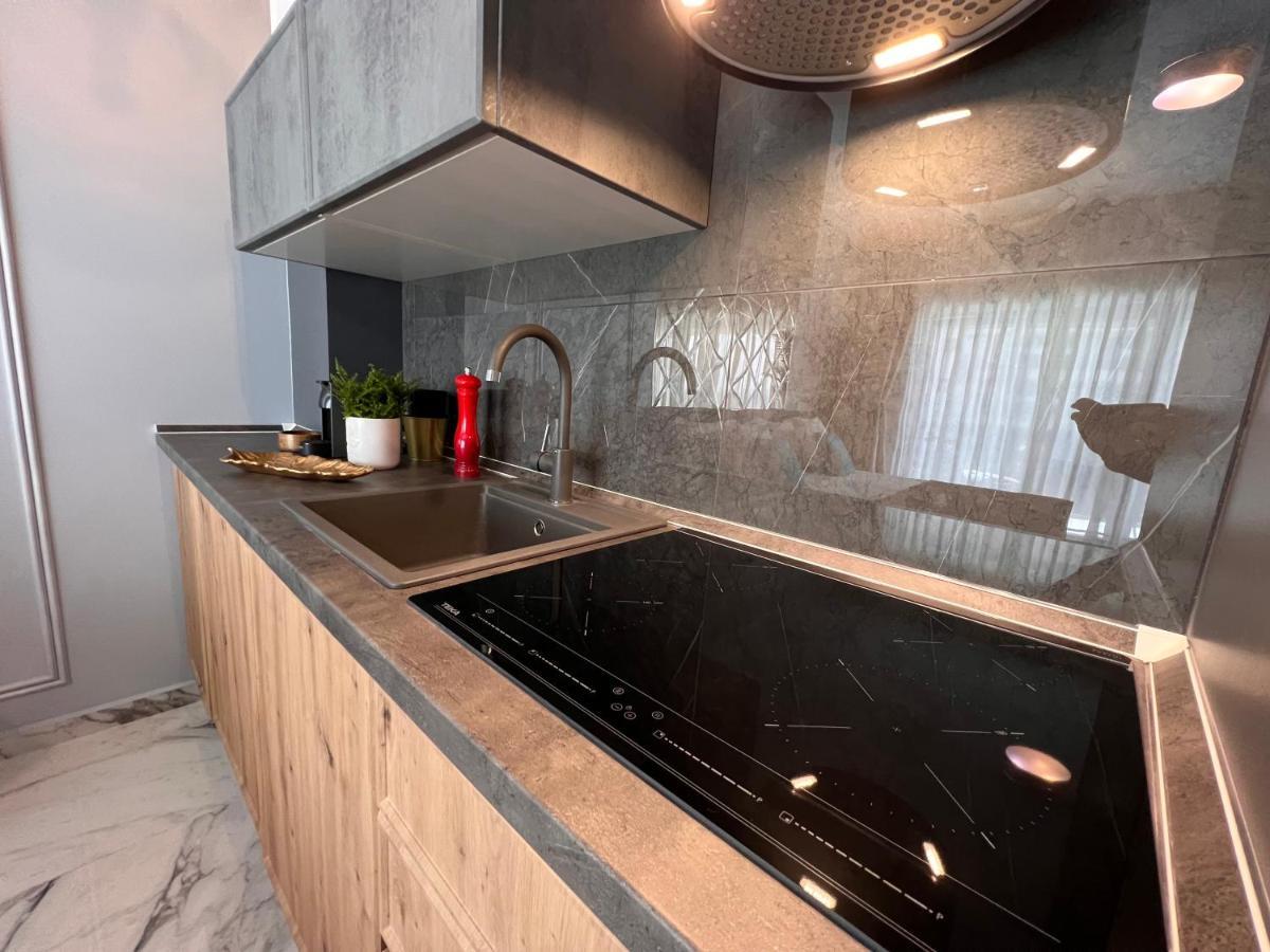 Blue Luxury Studio Mamaia Ngoại thất bức ảnh