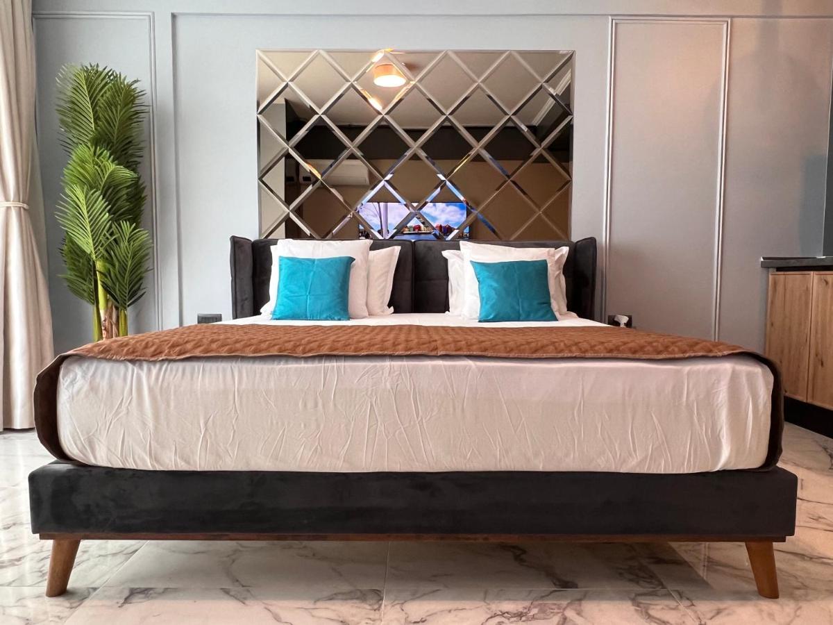 Blue Luxury Studio Mamaia Ngoại thất bức ảnh