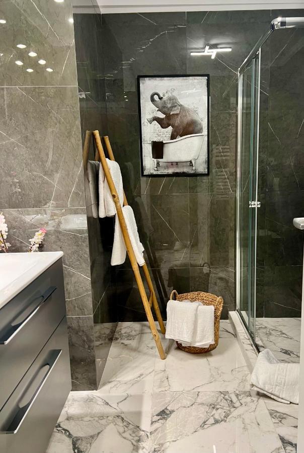 Blue Luxury Studio Mamaia Ngoại thất bức ảnh